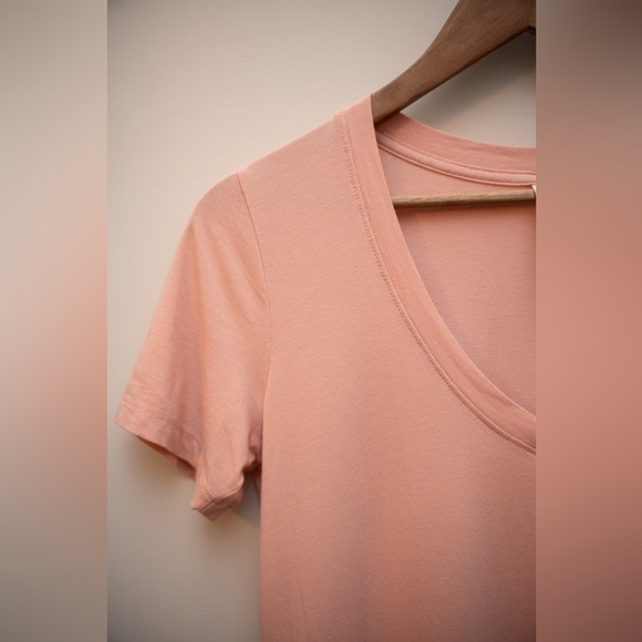 Babaton Pink V-Neck Tee S — Soft Lightweight Everyday Essential Aritzia - Picture 3 of 6